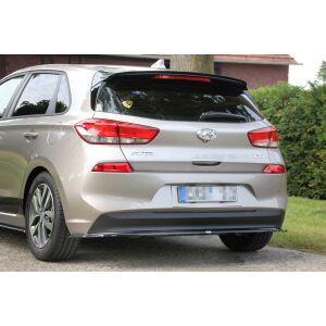 Maxton Design Mittlerer Heckdiffusor Ansatz für HYUNDAI I30 MK3 HATCHBACK schwarz Hochglanz