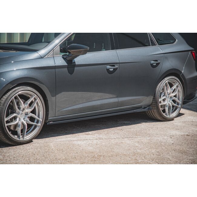 Maxton Design Seitenschweller Ansatz für V.4 / V4 Seat Leon Cupra / FR Mk3 FL schwarz Hochglanz